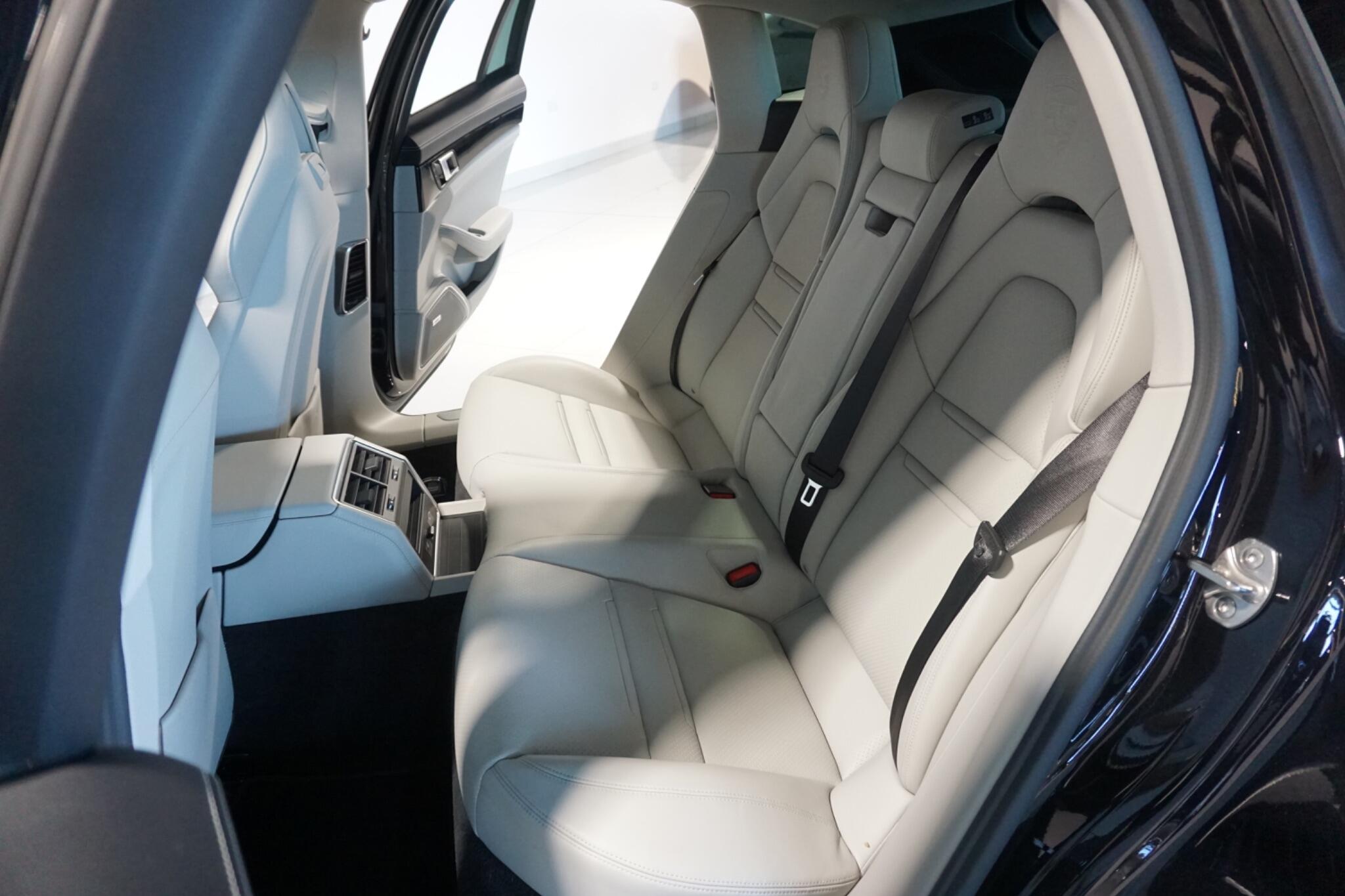 Porsche Panamera 2.9 V6 E-Hybrid 17.9kWh 4 Platinum Edition Sport Turismo 5dr Petrol Plug-in Hybrid PDK 4WD Euro 6 (s/s) (462 ps)